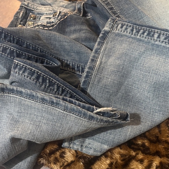 Miss Me Blue Jeans with Gold Embroidery 31x33 easy boot - Picture 5 of 6